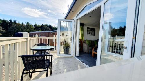 Apple Tree Lodge Hot Tub 3 bedroom 2 Bars