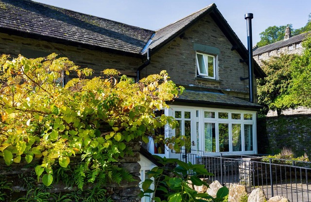 APPLETHWAITE COTTAGE, family friendly, with open fire in Troutbeck