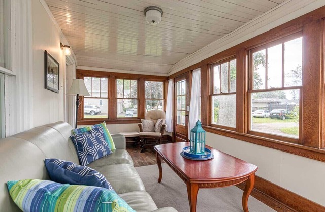 Appletree Cottage at Crystal Beach