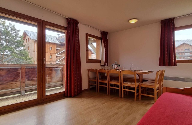 Apt for 10, 200m from chairlift, balcony, skiing, 3 rooms