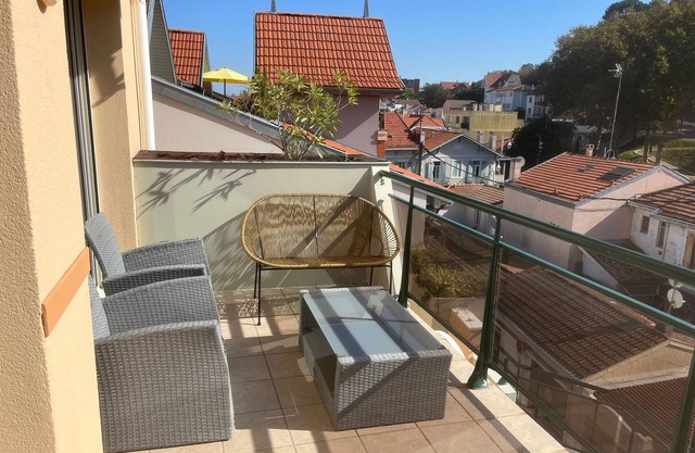 Arcachon - Central 2-Bed Apartment with Terrace and Parking