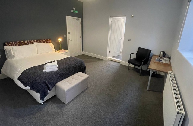 Arlan House, Superb Basingstoke Hotel - Room 06