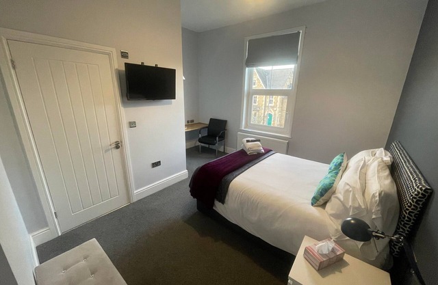 Arlan House, Superb Basingstoke Hotel - Room 14