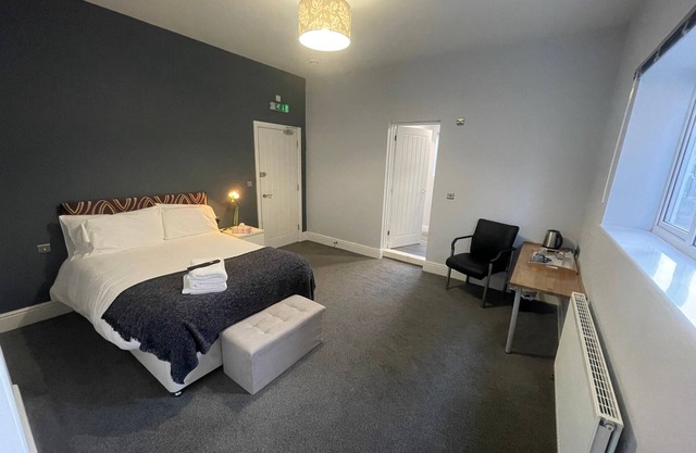 Arlan House, Superb Basingstoke Hotel - Room 16