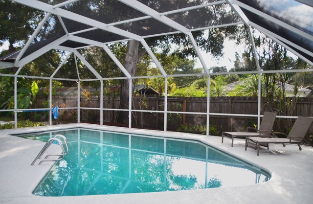 Arlington Park Area! 3BR/2BA Sarasota Home – Heated Large Pool