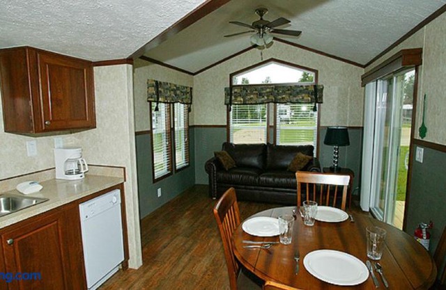 Arrowhead Camping Resort Cottage 11