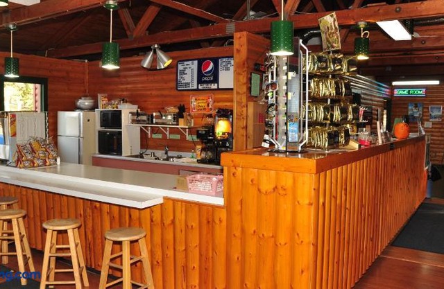 Arrowhead Camping Resort Deluxe Cabin 14