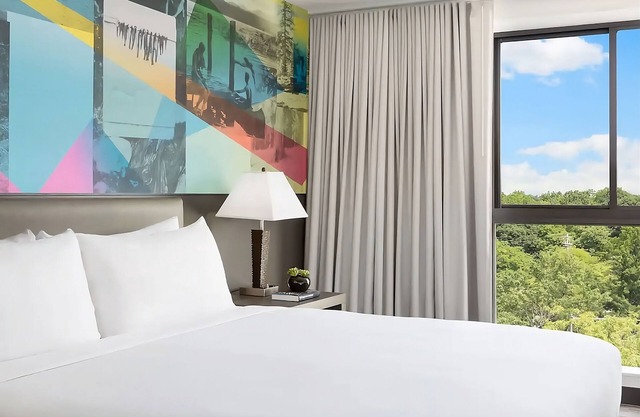 Art Lover’s Escape, Spacious 2 Queen Beds, Near Fenway Park