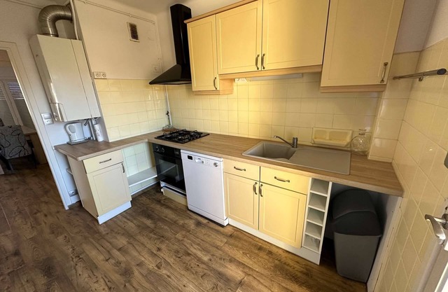 At the center of Sablettes at 300m of the beach and stores