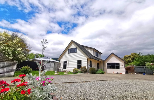 Atarau Grove Holiday 