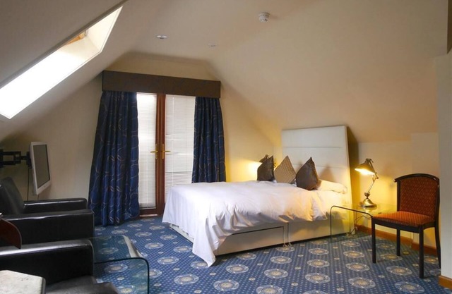 Attic Studio Apartment @Bella Vita Hotel, Hitchin
