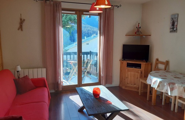 Auron studio sleeps 4, south facing