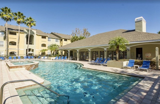 Avalon at Clearwater FL. Cozy Ground Floor Condo with King Bed & Free Parking