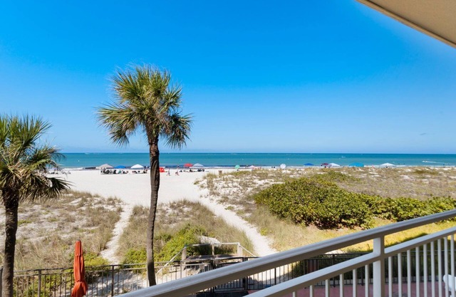 Awesome Beach & Gulf Views - Madeira Norte #111