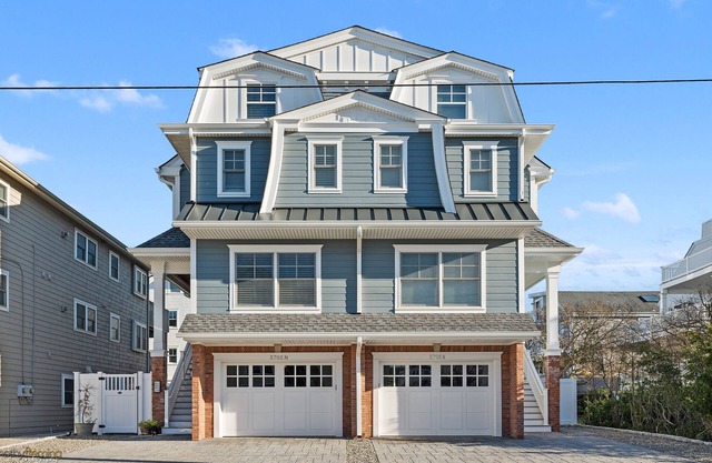 AWESOME CUSTOM TOWNHOUSE WITH POOL located at the end of the Promenade