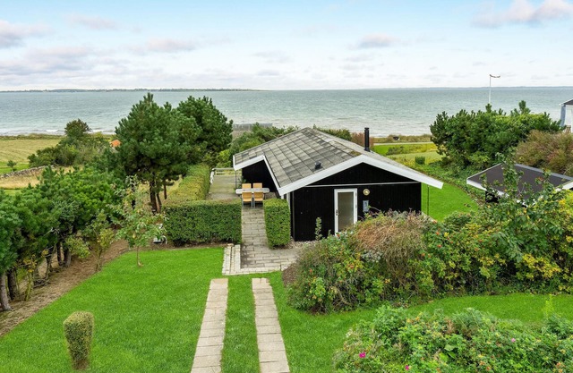Awesome home in Faaborg with WiFi