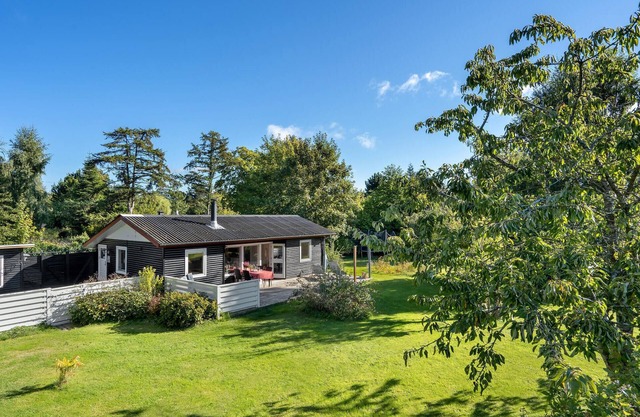Awesome home in Græsted with WiFi