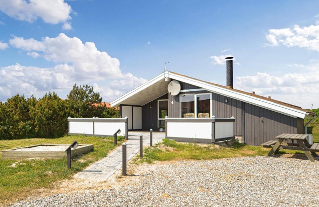 Awesome home in Hvide Sande with sauna