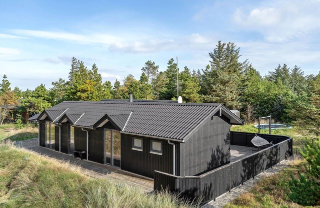 Awesome home in Hvide Sande with WiFi