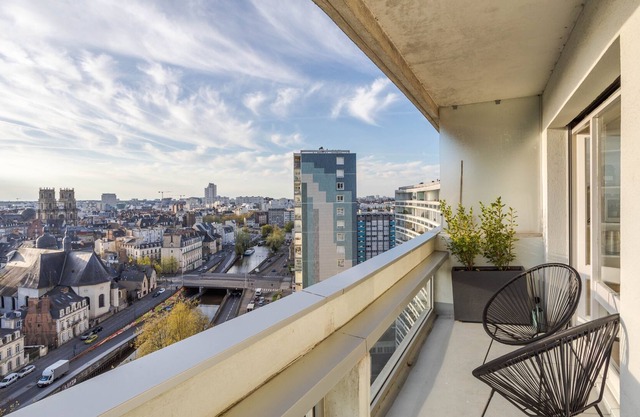Balcon Du Canal Lumineux Au Bord De La Vilaine Et 
