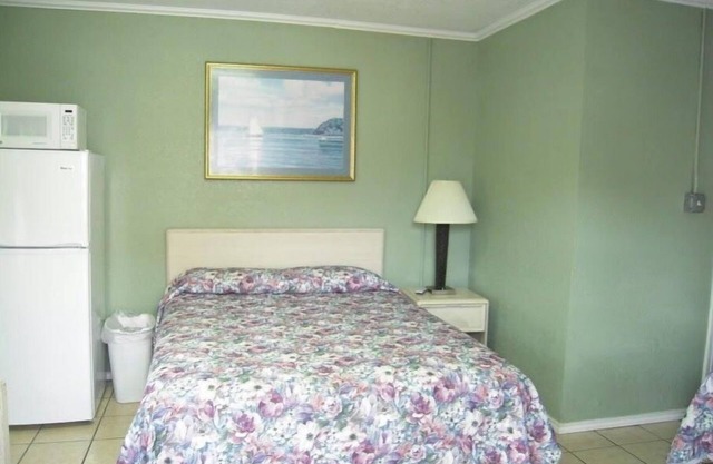 Bayfront Cottage Room 20