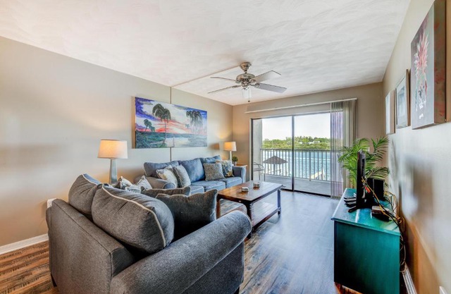 Chateaux Indian Shores 