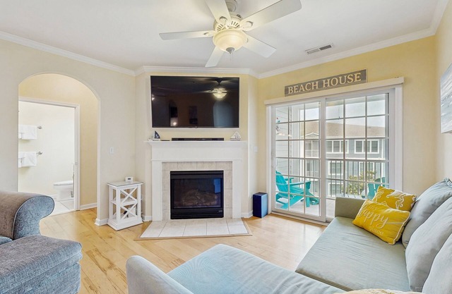 Bayside Condo w/Balcony & Amazing Shared Pools, Hot Tub, Golf, Tennis, Fitness