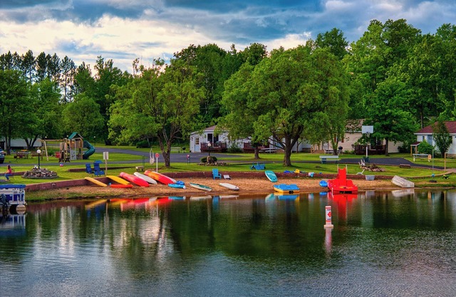 Lakefront Cottage At Sunrise Cottages Resort 