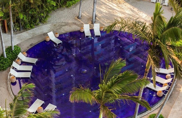 Beach Getaway! 2 Wonderful Units, Pools, Parking