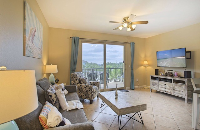 Beach Resort 311 - Gulf Views, Heated Pool + Hot Tub, Step to the Beach!