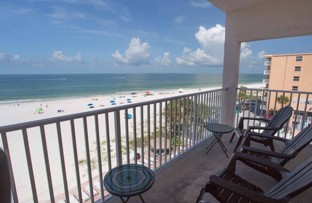 Beachfront Escape with Beach, Pool, Hot Tub & Corner Unit. Tickets Included to Top Attractions Daily