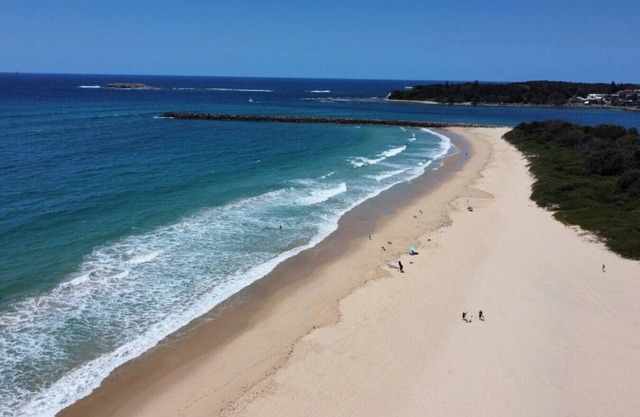 Beachside Cottage across from Blacksmiths Beach