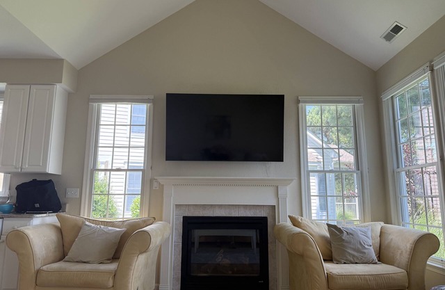 Bear Trap Dunes townhouse w/gym, pool, free WiFi, and golf on-site