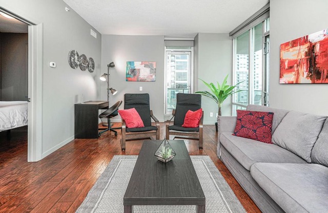 Beautiful 2bd Condo Patio Gym Parking location