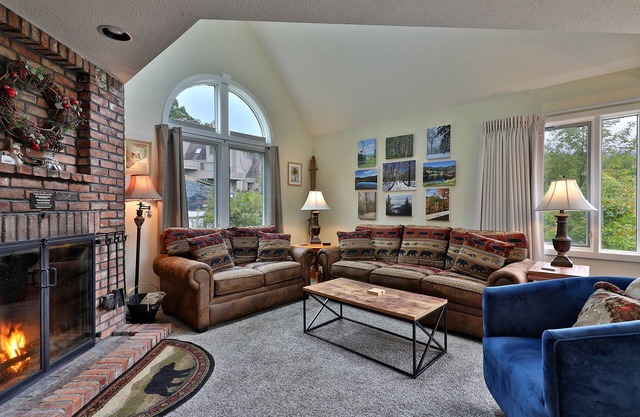 Beautiful 2BR/2BA Fall Line Condo w/Mountain Views, Pool, Hot Tub, Sauna, Shuttle. G2B