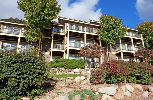 Beautiful 3 bedroom unit at resort, sleeps 8