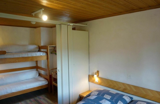 Beautiful apartment for 6 guests with WIFI, TV, balcony, pets allowed and parking