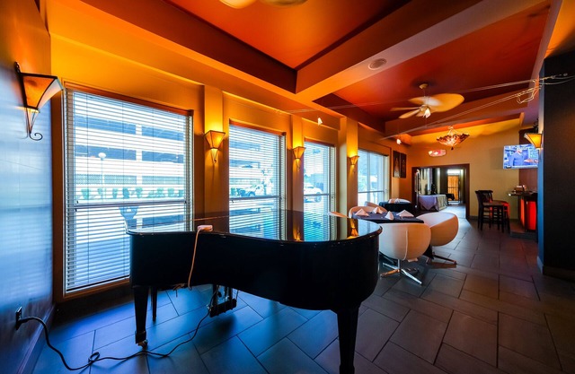 Art Deco Located Downtown The 