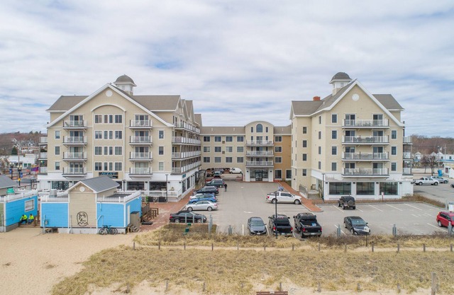 Beautiful Condo Just steps to Ocean at the Grand Victorian