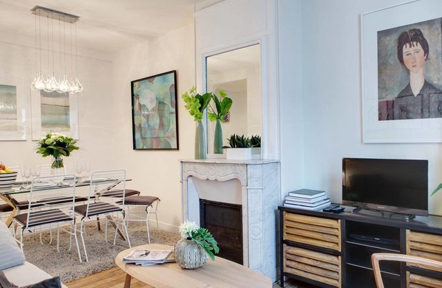 Beautiful Fabulous Apartment in Marais, 2 Bedrooms, 4E Arr., Sleeps 6, REFPAR104009