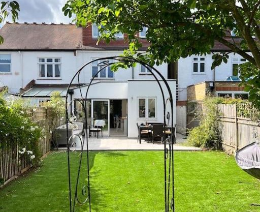 Beautiful Family Home, Barnes