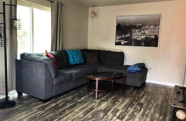 Beautiful Finch Arboretum 2 Bedroom House