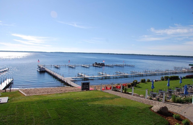 Beautiful Gull Lake Cottage at Quarterdeck Resort