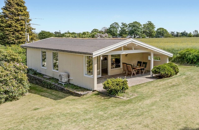 Beautiful home in Græsted with kitchen