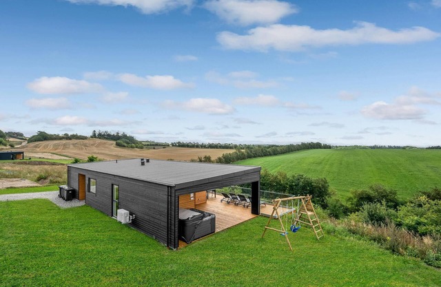 Beautiful home in Løgstrup with kitchen