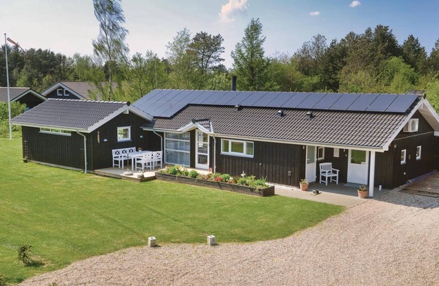 Beautiful home in Oksbøl with sauna
