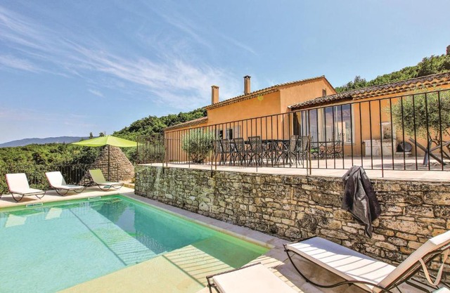 Beautiful home in Saignon with Outdoor swimming pool and 4 Bedrooms