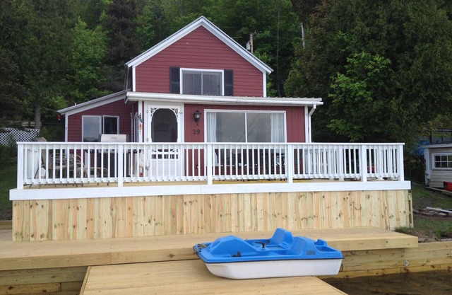 Lakefront Cottage 