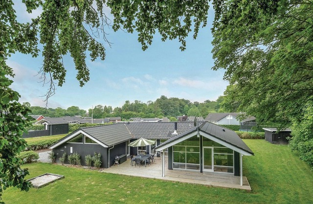 Beautiful recreational house with plenty of space even for 2 families.