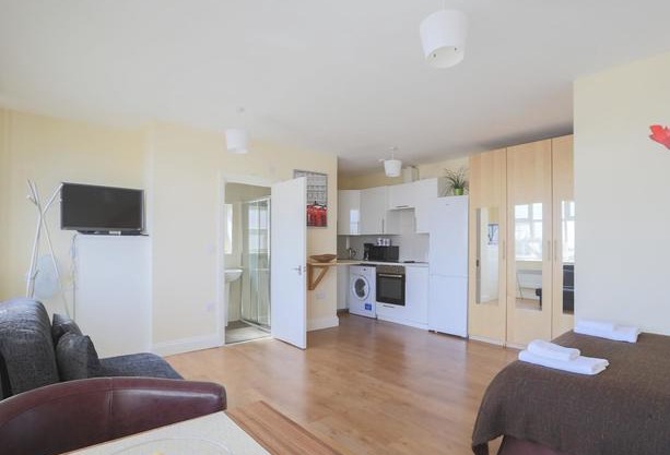 Beautiful studio flat in Harrow 42c
